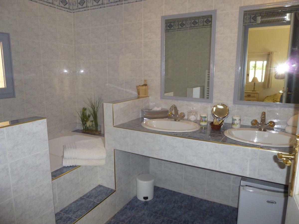 Les Chambres Des Taillades Les Taillades Esterno foto
